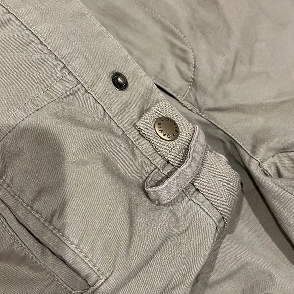 Orvis mens cargo khaki pants with pleated front 44x32 - Picture 3 of 8